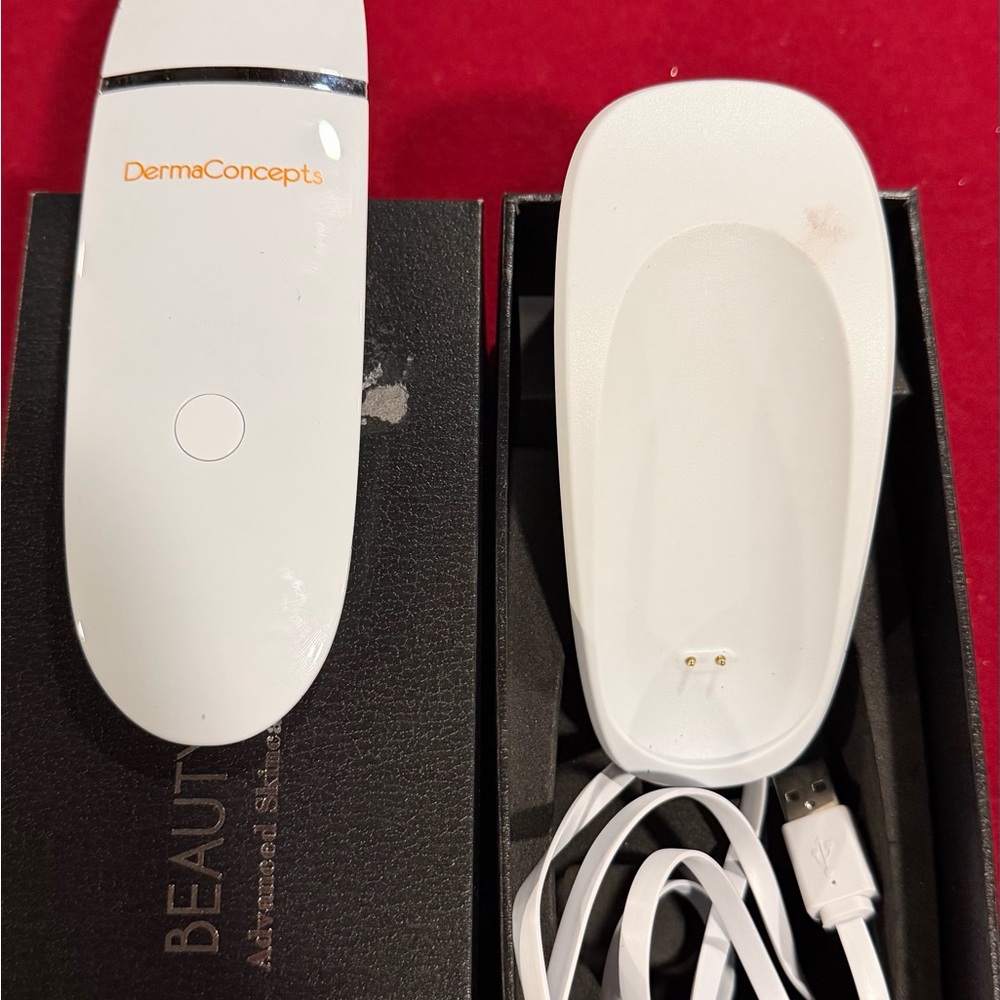 White Facial Device
